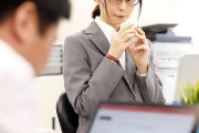 月乃ルナ 地味な後輩社員が淫乱痴女化！ちんぽに貪りつく異常性欲者と中出しファック