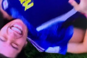 【悲報】サッカー日本代表さん、突然ピッチ上でHしてしまうwww