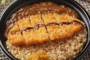 【画像】ファミリーマートさん、「炒飯カツカレー」を発売