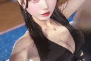 【画像】こうやって自撮りするパイデカ水着女さんプライド高そうやｗｗ