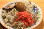 【画像】ワイの作ったチャーハン、マジで美味すぎて店を出せるレベル