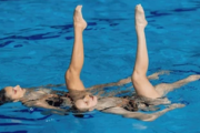 【画像】パリ五輪女子シンクロ、とんでもない食い込みを見せつける