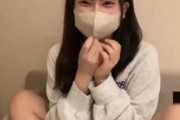 【美少女ライブチャット】【素人】めちゃ可愛い素人ちゃんが脱いだらちょっとだらしないエロい身体を見せながらディルドオナニーしちゃう♡