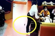 客に一切気づかれる事なくネズミを処理したスマートな店員さんのGJ動画。