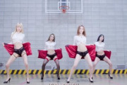 【動画】韓国アイドルさん、あたシコ欲を抑えきれずスカートを捲ってパンツを見せてしまう