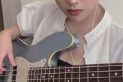 【動画】デカパイ巨乳ベーシスト女さん、こんなんエロすぎる
