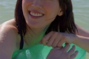 ハルカカナタの綾瀬はるかスク水、浮き輪透け谷間おっぱい全貌公開