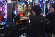 スーツでパチンコ屋来てるやつ何者なの？