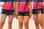 【画像】 女子バレーのユニフォーム、無駄に露出度が高すぎてエチエチ！！！　