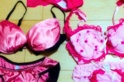 【画像】この下着が派手だと感じるやつは童貞らしいｗｗｗｗ