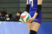 【画像】長身の女子バレーボール選手がビキニでプールに行った結果ｗｗｗ