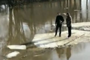 【動画】陽キャロシア人「あ、氷河ある！乗って遊んだろ」→死亡