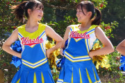 【画像】チアガールちゃん、暑さで露出全開ｗｗｗ