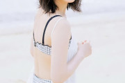 【画像】浜辺美波さん、水着解禁