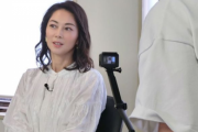 【画像】伊東美咲(44)、12年ぶりテレビ出演画像が美しすぎるwwフジ「突然ですが占ってもいいですか？」にゲスト出演！子供3人とのハワイ生活語る！