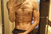 ワイ筋トレ?歴半年の身体つきww