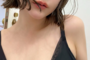 【画像】村重杏奈さん、爆乳ランジェリー姿でファンを悩殺してしまうwwwwwwバレンタインに黒下着姿の自撮りを投稿し大反響！！！