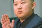 【悲報】金正恩さん、歩いただけで記事になる