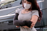 【画像】えちえちすぎるトラックの巨乳運ちゃんｗｗｗ
