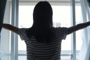 【画像】引きこもり、勇気を出してカーテンを開けた結果