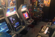 【画像】自宅をゲーセンにしてしまった奴らの部屋がこちら