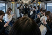 【画像】ぼく「AI、満員電車でえちえち巨乳おねえさんをつくれ」