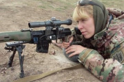 ロシア「伝説の女スナイパーを殺しました」伝説の女スナイパー「いいえ、それは民間人です」