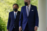 【悲報】菅総理、バイデン大統領からのおもてなしハンバーガーに一切手を付けず残してしまい炎上