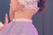 【動画】ライブ中のアイドルさん、大胆パンツ丸出しｗ