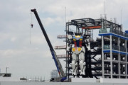 【画像】建設中の等身大動くガンダム、大きすぎて盗撮されてしまう