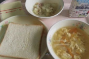 【悲画像】昭和の給食、あまりにも悲惨すぎる… まさに敗戦国の末路