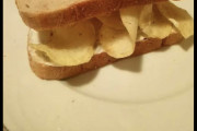 【画像】アメリカ人、サンドイッチにポテチ挟むぐうキモやったｗｗｗｗｗ