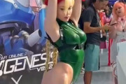 【動画】とんでもなくドスケベな白人コスプレイヤー、発見されるｗｗｗｗｗｗｗｗｗｗ