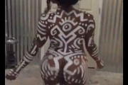 素晴らしぃボディの女性のボディーペイントでお尻パンパンｗｗｗ