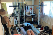 【画像あり】筋トレにハマったJKの部屋。尻あり