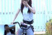 澁谷果歩 浜崎真緒 二人の巨乳美女が電マ付きの自転車で潮吹きしながら公園を走行