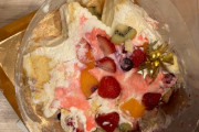 【悲報】香川のケーキ屋さん、グチャグチャのケーキを5000円で送りつけ無事炎上