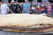 【画像】ギネス記録の超巨大ハンバーガー?