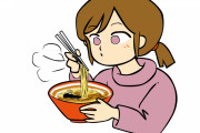 【エロ板まとめ】  【朗報】にんにく増しラーメンを食べる美幼女が撮られる♪