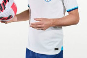 【悲報】イングランド代表のユニフォーム、日本のデザインの丸パクリだったｗｗｗｗｗｗ