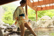 【山岸逢花】白肌浴衣美女の露天風呂入浴風景！ノーモザイクの陰毛がお湯に揺れる疑似わかめ酒