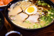 ラーメン屋でワイ「高菜バクバク！無料やし全部食ったろ！」店員「高菜食べてしまったんですか！」