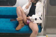 【画像】電車内のエチエチまんさん、ガチで行儀が悪いｗｗｗｗ