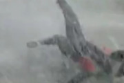 【動画あり】バイク乗りさん、水たまりに突っ込んで吹っ飛ぶwwwwwwwwww