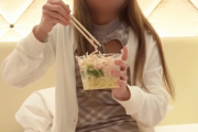 つばさ❗️の裏垢動画・【実話】処女を卒業したのは中○生の時。値段は13万。相手は友達の…〇〇でした。※実話につきサンプルにはピー音を入れてます...
