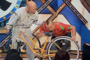 【悲報】JCにガチ恋し自転車のサドルを舐めるなどストーカー行為をした爺、懲役10か月が下される