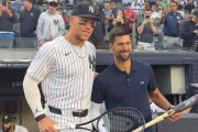 【画像】アーロン・ジャッジさん、謎のおっさん(38)と写真を撮るｗ