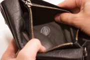 【悲報】社会人の財布の中身、6割が○○円以下という事実・・・