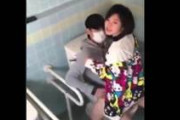 【個人撮影】 海水浴場のトイレで少女が大学生とセックスしてたｗｗｗｗｗｗｗｗｗｗｗｗｗ