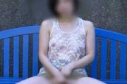 【個人撮影】可愛い彼女が人の居る大きめの公園でドキドキ露出しながらオナニーしちゃう♡